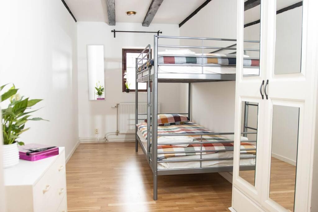Historical Malt Factory Apartment, 6 Bedrooms, Sleeps 12 , Hot Tub Хельсингборг Экстерьер фото