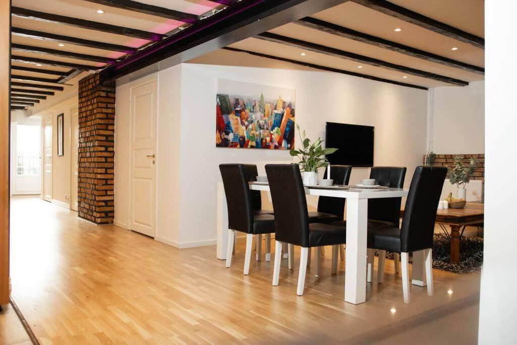Historical Malt Factory Apartment, 6 Bedrooms, Sleeps 12 , Hot Tub Хельсингборг Экстерьер фото