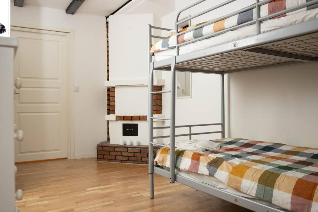 Historical Malt Factory Apartment, 6 Bedrooms, Sleeps 12 , Hot Tub Хельсингборг Экстерьер фото
