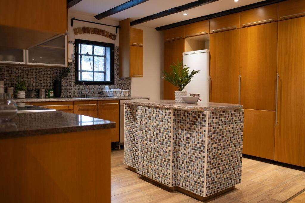 Historical Malt Factory Apartment, 6 Bedrooms, Sleeps 12 , Hot Tub Хельсингборг Экстерьер фото