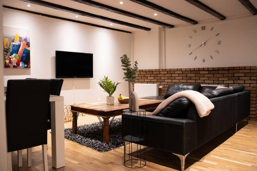 Historical Malt Factory Apartment, 6 Bedrooms, Sleeps 12 , Hot Tub Хельсингборг Экстерьер фото