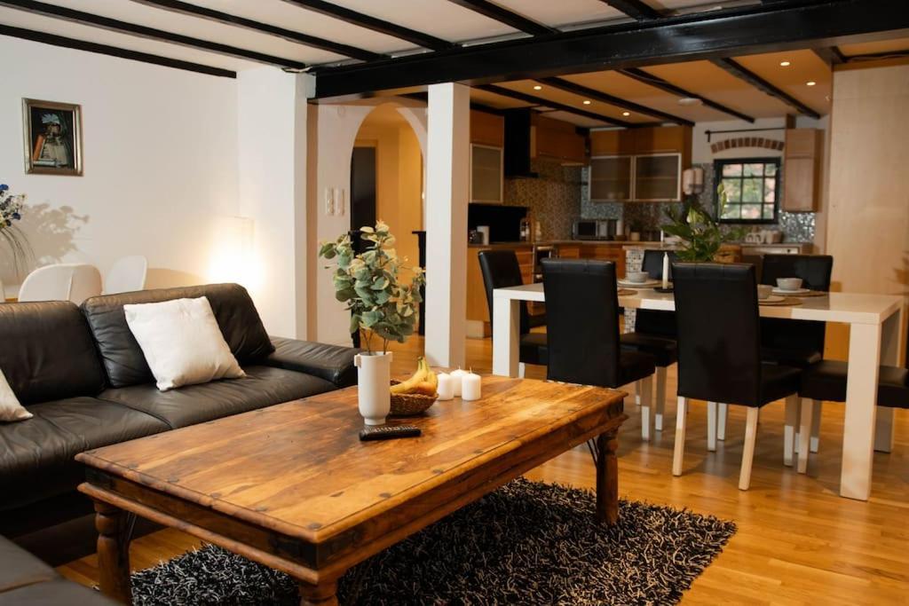 Historical Malt Factory Apartment, 6 Bedrooms, Sleeps 12 , Hot Tub Хельсингборг Экстерьер фото